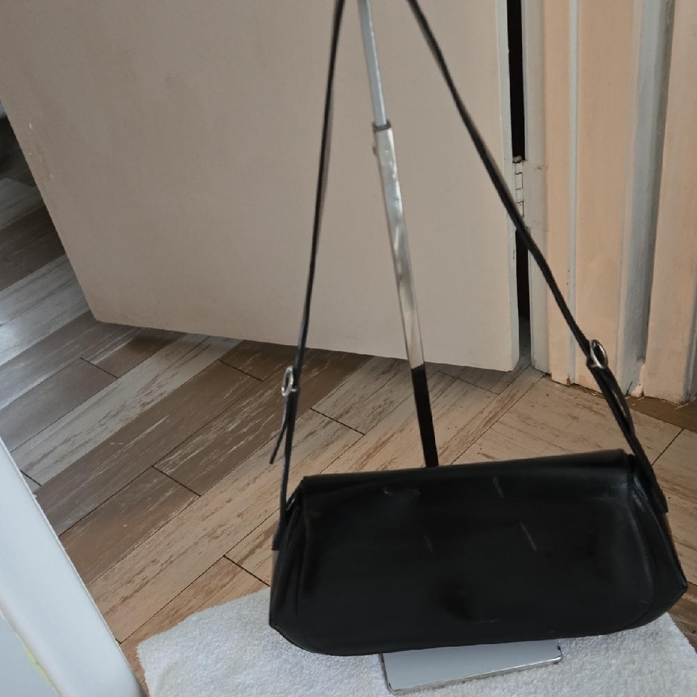 Sleek Black Shoulder Bag
